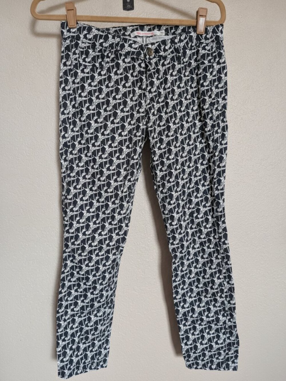 Virginie Castaway French Designer Black & White Geometric Cropped Tammy EUC 26